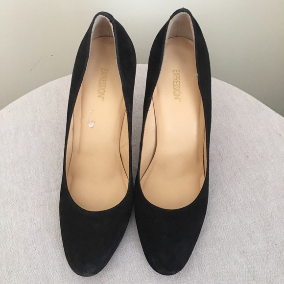 Black suede pumps - Picture 2 of 6